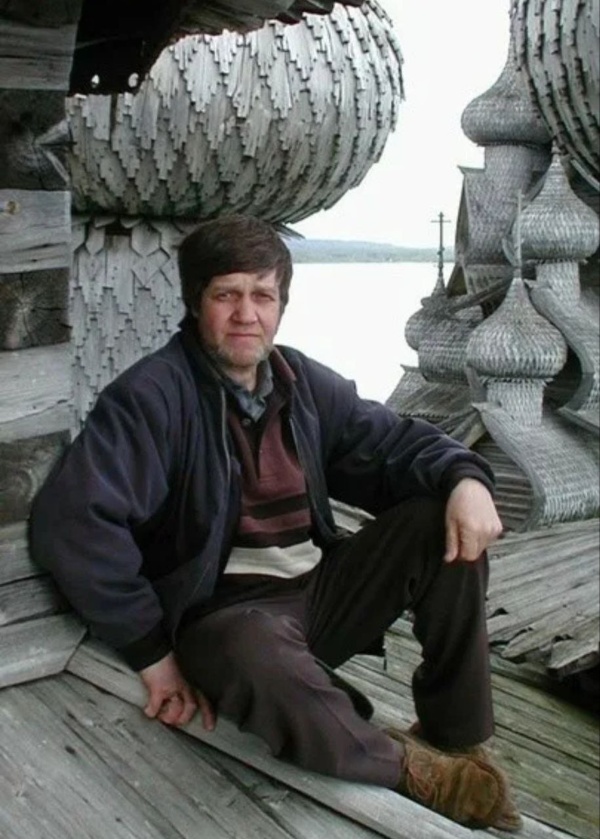 30 сентября в Доме Архитектора в Петербурге пройдут VI Рахмановские чтения. Тема научно-технической конференции - "Архитектор-реставратор и инженер - соратники или соперники?".

Реставрация памятников архитектуры - искусство многодисциплинарное и междисциплинарное, которое побуждает всех участников процесса расширять рамки своей специальности, своих знаний до размеров, необходимых памятнику. В интересах памятника специалист должен вырастать до уровня Зодчего, который объединяет в себе множество специальностей. Владимир Степанович Рахманов часто говаривал, что при работе с памятником он ощущает себя именно Зодчим того времени. Готовы ли мы - архитекторы, конструкторы, специалисты по инженерным коммуникациям действовать совместно и слаженно, в интересах памятника? Это и будет обсуждаться на Рахмановских чтениях.