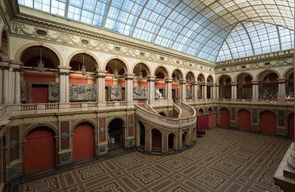 24 апреля Санкт-Петербургская государственная художественно-промышленная академия им. А.Л.Штиглица станет центром обсуждения актуальных вопросов редевелопмента. В этот день в Молодежном зале академии пройдет вторая конференция "Архитектурное наследие. Сохранение для развития", организованная совместно со Всемирным клубом петербуржцев и оргкомитетом Международной премии "Золотой Трезини".

Мероприятие призвано стать площадкой для диалога о методах сохранения и интеграции объъектов культурного наследия в современную городскую ткань через проекты редевелопмента.