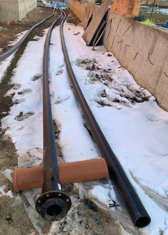 В Экажево заменили старый водопровод.

В сельском поселении завершены работы по замене ветхого участка водопроводной сети на улице Т. Экажева.

Что было сделано?
Специалисты провели демонтаж изношенных труб, часто становившихся причиной протечек, и проложили новые современные коммуникации.

Протяженность участка — 300 метров.

Результат:
Улучшится напор воды в домах жителей улицы. Снизится количество аварийных отключений на данной линии. Повысится качество водоснабжения для десятков семей.