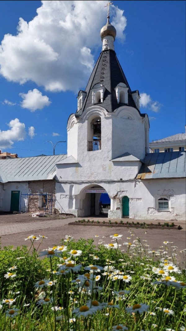 Начались первоочередные противоаварийные работы по проекту "АСМ Групп" на объекте культурного наследия ЮНЕСКО "Церковь архангелов Михаила и Гавриила с колокольней" в самом центре Пскова.

Руководство работами - АНО "Возрождение объектов культурного наследия города Пскова и Псковской области".