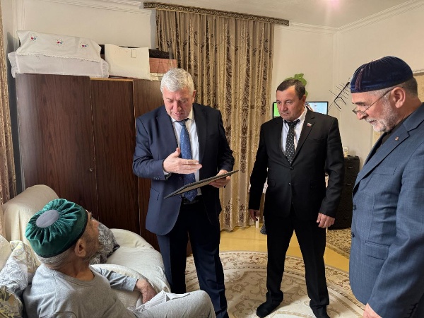 Почетными гражданами Сунженского района стали Хамид Бопхоев и Багаудин Точиев.

Глава Сунженского района Иса Татиев, по поручению главы Республики Ингушетия Махмуда-Али Калиматова, вручил удостоверения и знаки почетных граждан Хамиду Бопхоеву и Багаудину Точиеву. 

Это звание присвоено им за выдающийся вклад в социально-экономическое развитие района и многолетнюю плодотворную деятельность на благо жителей.