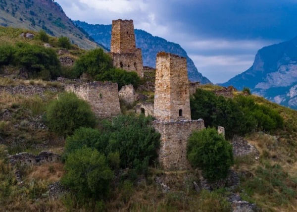 Команда "АСМ Групп" приступила к комплексным научным исследованиям и проекту реставрации Башенного комплекса Бархане в горной Ингушетии, расположенному рядом с комплексом Эгикал.