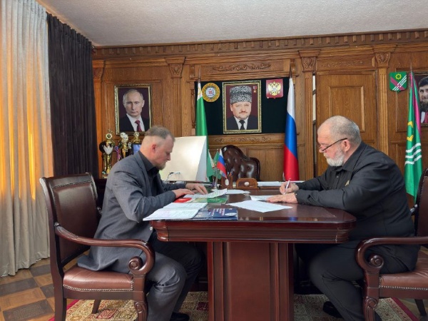 Ачхой-Мартановский район Чеченской Республики и ЦКРТ «Территория» заключили соглашение о сотрудничестве.

На встрече с главой Ачхой-Мартановского муниципального района Хозой Абдулхамидовичем Бурсаговым определены приоритеты, интересы и задачи, в числе которых внедрение на территории района Национальной системы «Территория».

Соглашение определяет следующие направления сотрудничества:
- создание благоприятных условий, разработка и реализация программ и проектов для устойчивого комплексного развития Ачхой-Мартановского муниципального района Чеченской Республики;
- разработка и внедрение, популяризация и продвижение новых инновационных идей, программ, проектов, решений, инструментариев, исследований и технологий;
- реализация программ и мероприятий, направленных на повышение уровня безопасности и комфортности пребывания на территории Ачхой-Мартановского муниципального района Чеченской Республики;
- развитие туристско-рекреационного комплекса в Чеченской Республике;
- разработка и реализация значимых программ и проектов, направленных на содействие формированию сбалансированной стратегии социально-экономического и пространственного развития территорий;
- повышение общественного интереса к спорту и туризму на территории Северного Кавказа; 
- разработка и реализация программ просветительского характера в сфере безопасности жизнедеятельности, экологии, охраны объектов культурного наследия;
- другие направления в рамках реализации соглашения, не запрещенные законодательством Российской Федерации и законодательством Чеченской Республики.

Запланировано проведение совместных мероприятий и участие специалистов ЦКРТ «Территория» в подготовке официальных мероприятий района.