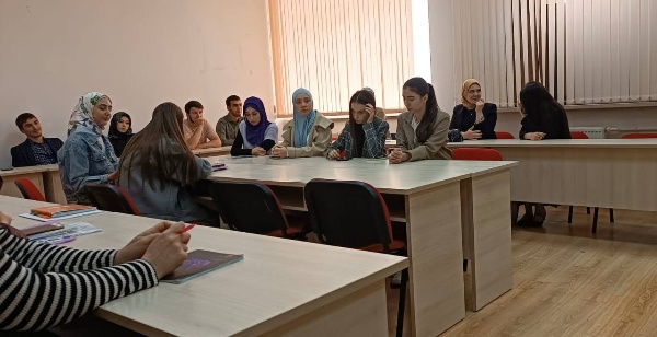 Комитет по туризму принял участие в круглом столе в Ингушском государственном университете

Круглый стол на тему «Туризм в России: наследие, современность и вектор устойчивого развития »объединил представителей профильных ведомств, научного сообщества и экспертов отрасли.

Участники обсудили актуальные вопросы развития туризма, устойчивые практики, а также историческую роль Русского географического общества в формировании туристических маршрутов на территории России.