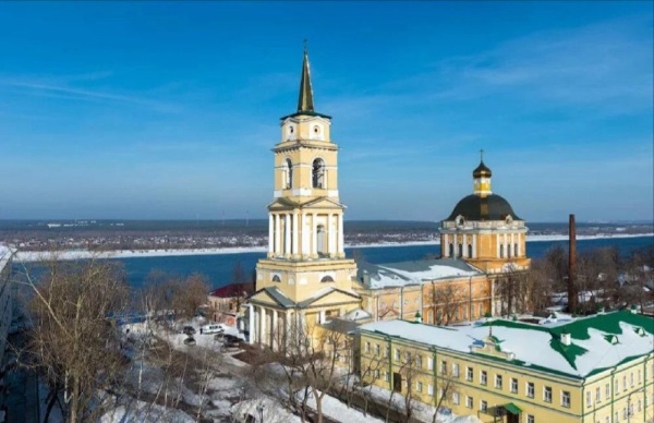 Сегодня архитекторы "АСМ Групп" продолжат исследовательские работы по уникальному иконостасу на объекте культурного наследия федерального значения "Спасо-Преображенский собор".

Коротко - в 1560 году Строгановыми был основан монастырь в городе Пыскоре. В 1781 году первый наместник Перми решил перевести монастырь в Пермь. Разобранный монастырь сплавили по реке Каме и с 1798 по 1820 год воссоздали на живописном месте Перми рядом с Камой.