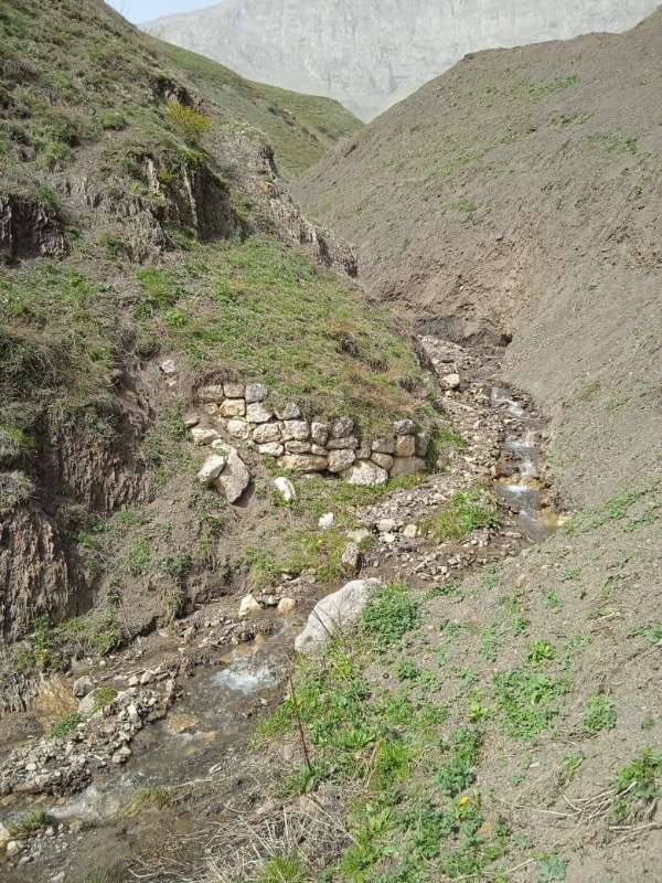 В эти дни, в ходе мониторинга башенных комплексов, сотрудниками Джейрахско-Ассинского музея-заповедника были проведены полевые работы по обмерам, фотофиксации и описанию объектов культурного наследия, отсутствующих в перечне выявленных объектов культурного наследия.  

Три неучтенные речные мельницы расположены по руслу рек, в южной части «Среднего Оздика» и в восточных частях комплексов  «Меллер», «Верхний Гули». В основании последнего объекта сохранился арочный камень входного проема.  Строения имеют округлую форму, состояние руинированное.

Результаты проведенных работ будут представлены в Комитет государственной охраны объектов культурного наследия республики для принятия дальнейших мер реагирования.