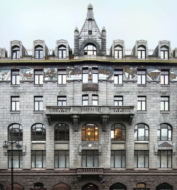 10 апреля состоится экскурсия по бывшему доходному дому страхового общества "Россия", расположенному на Большой Морской улице, 35 в Петербурге. История одной из знаковых построек петербургского северного модерна, декоративное убранство фасада, уникальные интерьеры и многое другое ждут посетителей. Здание возведено в 1905-1907 годах арх. А.А.Гимпелем, при участии В.В.Ильяшева.