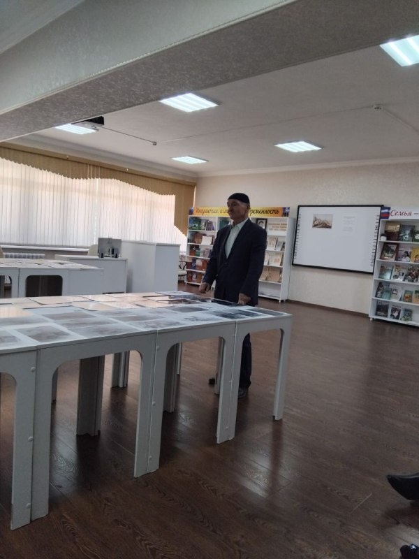 4 июня Руководитель Комитета Государственной охраны объектов культурного наследия Кодзоев Т. У. и сотрудники Джейрахско-Ассинского музея-заповедника приняли участие в фотовыставке исследователя-архивиста Берснако Газикова.

Выставка уникальных фотографий и архивных документов – результат многолетнего кропотливого труда известного краеведа, исследователя-архивиста Берснако Газикова – была развернута на площадке Назрановской городской библиотеки, где были представлены материалы из фондов государственного архива РФ и государственного русского музея Санкт-Петербурга. Несколько сотен фотографий, картин, газетных вырезок, снимков и зарисовок старинных ингушских башен и сельских поселений, выдающихся людей, причастных к основанию ингушской государственности сыграют важную роль в изучении истории ингушского народа, жизни и быта наших предков. 

Исследователь с удовольствием рассказывал о каждой фотографии, причём присутствовавшие слушали его с неподдельным интересом. 

Собравшиеся отметили, что презентация является ценным источником, для всех причастных, позволяющим по-новому взглянуть на историю и культуру ингушского народа.