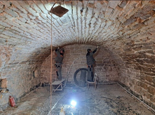 Продолжаются реставрационные работы по проекту "АСМ Групп" на объекте культурного наследия федерального значения "Лазаревская церковь" на территории Псково-Печерского монастыря.