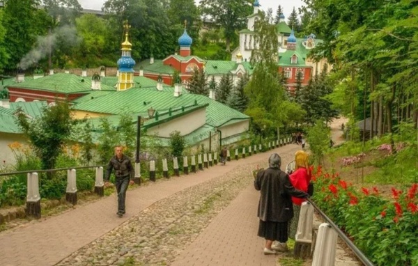 Комитет по охране объектов культурного наследия Пскова согласовал проектную документацию "АСМ Групп" по реставрации объекта культурного наследия "Лазарет", расположенного рядом с Лазаревской церковью на территории Псково-Печерского монастыря.