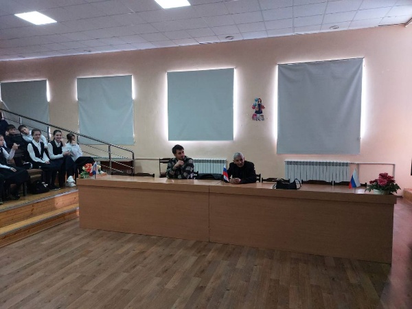 05.10.2024 года работниками Дома Культуры с.п. Джейрах в лице художественного руководителя Льяновой Радимхан М. и методиста Харсиевой Амины Р. совместно с ГБОУ «СОШ - Детский сад с.п. Джейрах имени И. С. Льянова» было проведено мероприятие, посвящённое Дню народного единства. 

Этот праздник призван сохранить память о событиях 1612 года, когда народное ополчение под предводительством К. Минина и Д. Пожарского освободило Москву от польских интервентов, тем самым положив конец страшной смуте. 

В ходе мероприятия, которое было проведено в форме путешествия по разным уголкам России, дети познакомились с историей возникновения праздника, подвигами наших далёких предков, познакомились с жизнью и бытом, национальными костюмами, обычаями, играми, кухней народов, живущих в нашей стране. 