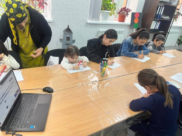 С 1 по 4 июля в Доме культуры с.п. Ляжги проходил Конкурс детских рисунков «Семейный портрет» ко Дню семьи, любви и верности.