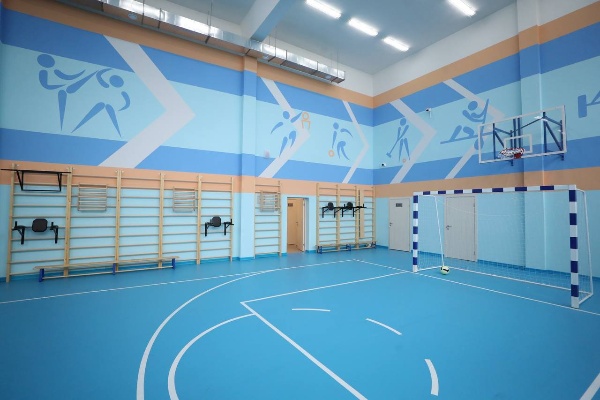 В Назрани состоялось торжественное открытие новой школы на 720 мест. Мероприятие прошло в режиме видеоконференции при участии Министра просвещения РФ Сергея Кравцова и Главы РИ Махмуда-Али Калиматова. Объект возведён в рамках национального проекта «Образование».

В трёхэтажном здании разместились профильные учебные классы, административные помещения, мастерские по металло- и деревообработке, а также кабинеты робототехники, кулинарии и швейного дела.