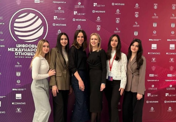 Преподаватели и студенты ИМО ПГУ прямо сейчас принимают участие в IV Междунаройдной научно-практической конференции «Цифровые международные отношения 2025: Человек в фокусе цифрового развития».

Участников ждут 2 насыщенных дня конференции. Ключевая тема - влияние цифровых систем на жизнь человека в рамках международного сотрудничества

Организаторы: Московский государственный институт международных отношений, Министерство иностранных дел Российской Федерации, Институт системного программирования.