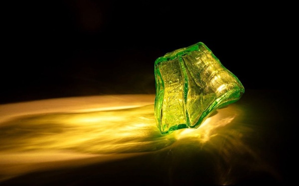 С 17 мая по 21 сентября в Выборгском замке представят масштабную коллекцию кирпичей Фальконье и старинных стеклянных архитектурных элементов.

На выставке "Свет сквозь время: архитектурное стекло в орбите Фальконье" представят напольные призмы и иллюминаторы, оконные призмы Люксфер, стекла Капплер, стеклянную черепицу, разнообразные ручки со стеклянными валиками, советские стеклоблоки и многое другое стеклянное. Особое место в экспозиции займут подлинные каталоги и прейскуранты начала ХХ века, подтверждающие аутентичность коллекции.