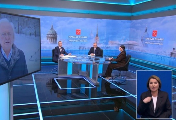 В рамках прямой линии на телеканале "Санкт-Петербург" губернатор Петербурга рассказал, что Ленинградская школа реставрации - "это достояние Петербурга. Мастерство этих людей, их любовь к городу и его наследию вызывают огромное уважение. Программа реставрации многоквартирных домов-памятников включает в себя не только обновление фасадов. Мы возвращаем зданиям их исторический облик, восстанавливаем утраченные элементы".