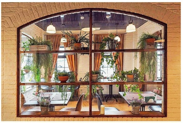 Особняк на Синопской набережной, 66 в Петербурге, построен в 1878 году для царевича Ивана Грузинского. 

Был полностью демонтирован и воссоздан по проекту "АСМ" в 2013 году. Сегодня здесь размещается гостиница и ресторан "Багратиони".