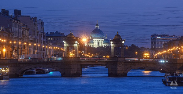 Два моста через Фонтанку отреставрируют в Петербурге: на ремонт уйдут мост Ломоносова и Обуховский мост. Проектную документацию должны подготовить к концу мая 2026 года.

Необходимо будет предусмотреть работы по реставрации свода моста, промежуточных опор и декоративных элементов, перильного ограждения, конструкций металлического пролетного строения, а также ремонту дороги и тротуаров.