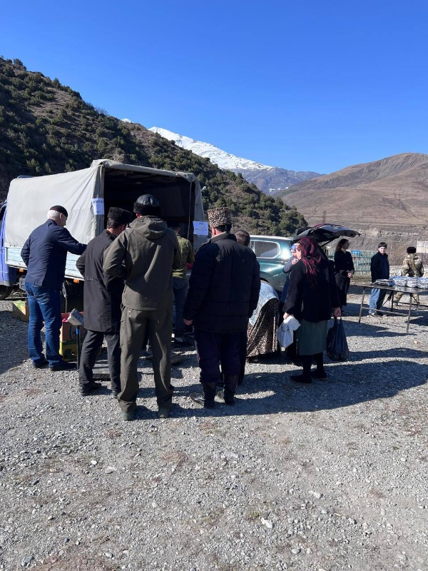 Продовольственная ярмарка в период месяца Рамадан, организованная  Минсельхозом Ингушетии по поручению Главы региона, прошла сегодня в Джейрахском районе (при въезде в с.п. Джейрах).

На ярмарках у жителей была  хорошая возможность приобрести качественную продукцию местных сельхозтоваропроизводителей по доступным ценам. 

Здесь в широком ассортименте было представлено мясо, и колбасные изделия, зерно, виды сезонных фруктов и овощей.