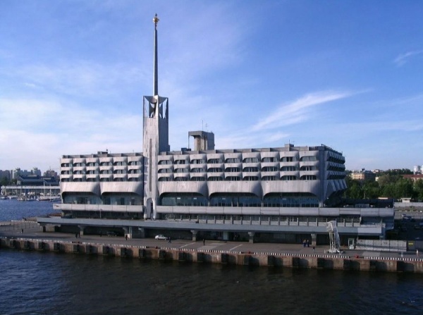 КГИОП включает Морской вокзал на Васильевском острове в список вновь выявленных объектов культурного наследия. Это продолжение совместной работы комитета и Санкт-Петербургского союза архитекторов по выявлению лучших образцов советской архитектуры периода 1950-1980 годов.

Вокзал построен в 1984 году по проекту 12 мастерской ЛенНИИпроекта под руководством Виталия Сохина.