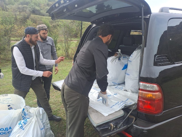 Сотрудники музея-заповедника провели субботник на территории древнего комплекса "Эгикал" и по руслу реки "Аьги-хи". 

Было собрано и вывезено около двадцати мешков мусора. 