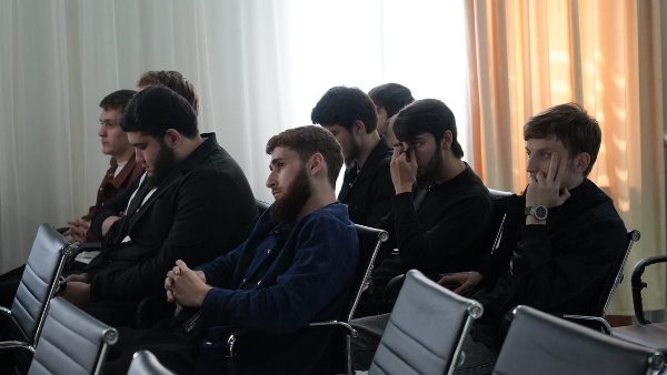 В Министерстве Чеченской Республики по делам молодёжи при активном содействии ГБУ «Аргунский музей-заповедник» состоялась лекция Ксении Диановой на тему: «Культурный код в современном мире». 

Наибольший акцент в лекции был сделан на работе с культурным кодом в творчестве современных дизайнеров - на примере тех брендов, которые стремятся переосмыслять традиционных чеченский костюм.

За организацию лекции Ксения была отмечена благодарственным письмом Молодежного центра
Чеченской Республики.