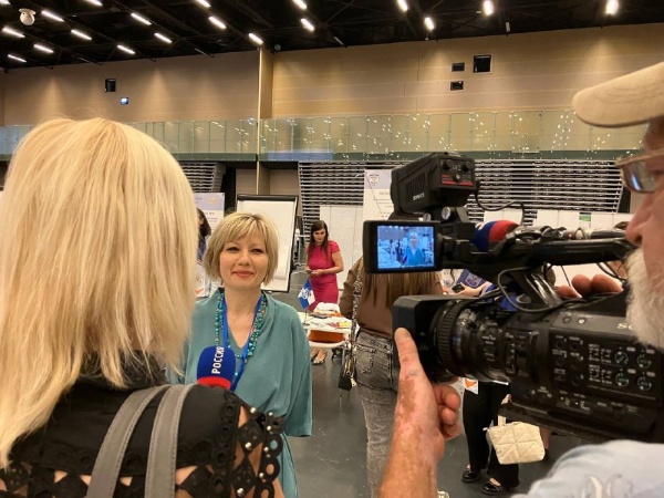 ПГУ на Всероссийской ярмарке трудоустройства «Работа России. Время возможностей».

Цель фестиваля – популяризация наиболее востребованных и перспективных профессий на рынке труда. 

Гостям и участникам была предоставлена возможность ознакомиться с профессиями, которые не только востребованы сегодня, но и не утратят своей актуальности в будущем, поучаствовать в мастер-классах от представителей различных организаций, встретиться с работодателями, посетить воркшопы, лекции.