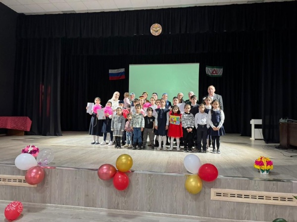 В Доме культуры с. п. Ляжги совместно с начальной школой прошло трогательное мероприятие, посвящённое Дню Матери. Зал был наполнен теплом, детскими голосами и сияющими мамиными улыбками!

Юные артисты читали душевные стихи, пели трогательные песни о маме, дарили мамам подарки и слова искренней благодарности.