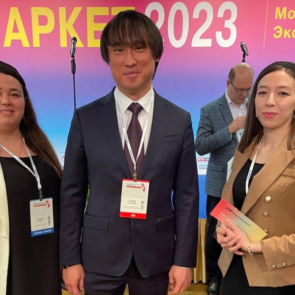 Ваш любимый национальный туроператор «Визит Ингушетия» завершил работу на международной туристической выставке «Интурмаркет-2023» в Москве.
⠀
Новые партнёры, встречи с действующими, обсуждение с ними новых программ наших туров, обучающие семинары и не только - всё это прошло на данной площадке.
⠀
Интурмаркет - выставка популярная, но уже далеко не такая как раньше) для бизнеса мало полезного, но всё же общение с коллегами тоже несёт пользу. Спасибо каждому, кто посетил нас на нашем стенде.