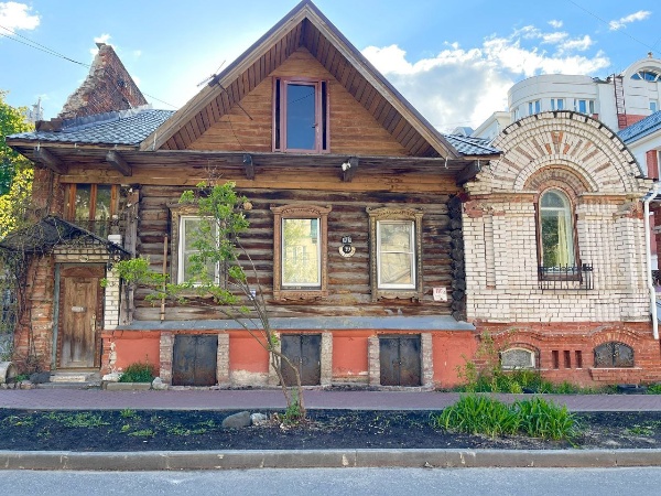 Новый объект для работ на грядущий сезон выбран командой "Том Сойер Феста" в Нижнем Новгороде. 

Уже с сегодняшнего дня здесь начнутся работы! На первых порах дом нужно почистить и снять позднюю штукатурку с каменного цоколя.

"Том Сойер Фест" уже много лет продолжает работу по восстановлению исторической среды в разных городах России силами неравнодушных людей и волонтеров.