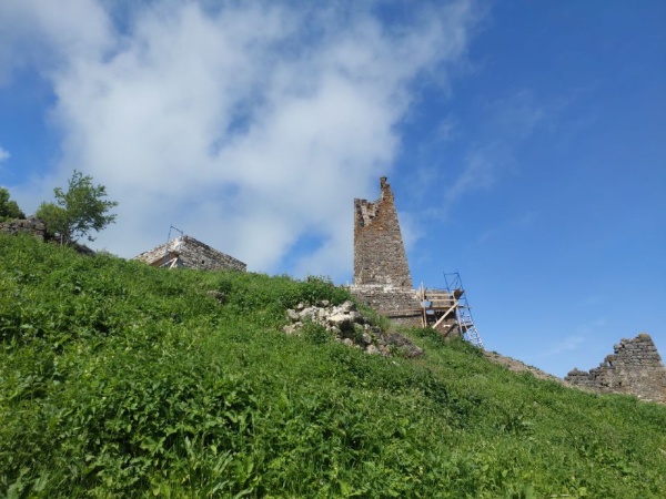 Вчера специалисты "АСМ Групп" провели авторский надзор на башенных комплексах "Кели", "Дошхакле" и "Нижний Пуй". Сезон реставрационных работ в горной Ингушетии открыт.