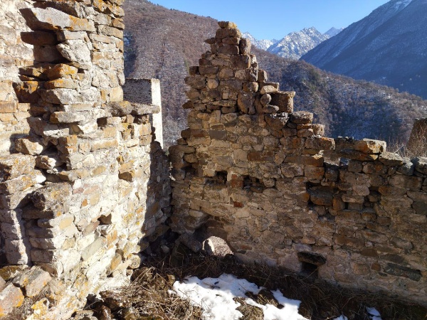 Специалисты "АСМ Групп" провели предварительное исследование "Башенного комплекса "Тарш" в горной Ингушетии. Боевые и жилые башни, а также склепы требуют скорейшей комплексной реставрации. Возможно именно "Тарш" станет одним из ближайших проектов компании.