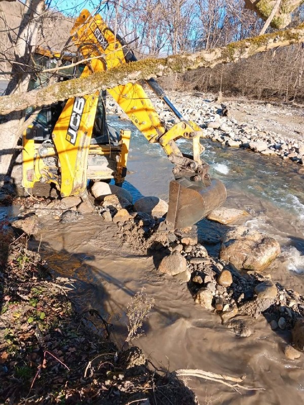Проведена расчистка русла реки Фортанга в сельском поселении Даттых.

Администрацией с.п. Даттых завершены работы по санитарной и экологической расчистке русла реки Фортанга.

В ходе мероприятий с привлечением специализированной техники были выполнены:
удаление накопившихся донных отложений и ила, уборка бытового мусора, расчистка от сухостоя.

Проведённые работы направлены на обеспечение устойчивой работы системы водоснабжения и улучшение экологического состояния прибрежной территории.