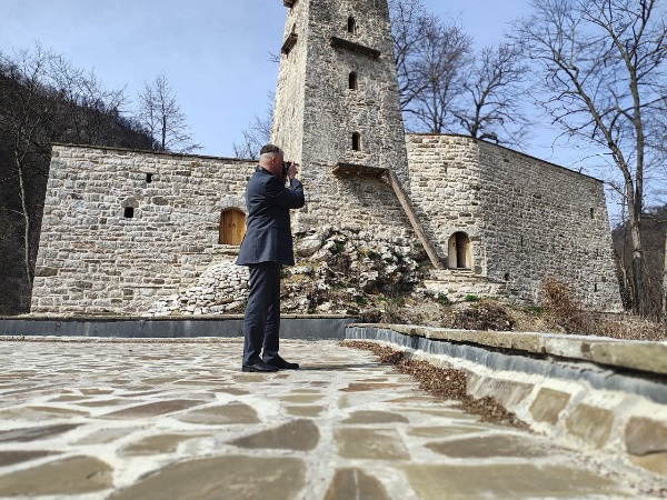 Состоялся рабочий выезд на объекты Ачхой-Мартановского и Урус-Мартановского районов Чеченской Республики.

Исследованы башенные комплексы, отдельно стоящие башни и склепы, которые будут внесены в систему и станут доступны гостям территорий.