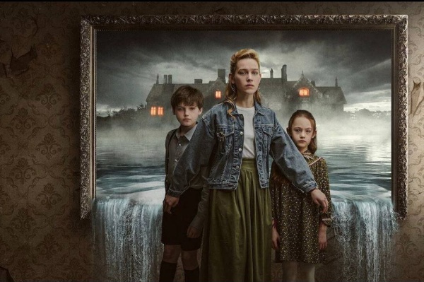 Сегодня с 20.00 в главном зале "Особняка Мясникова" на улице Восстания, 45 в Петербурге - специальная вечеринка.

"Призраки усадьбы Блай" - сериал Майка Флэнагана, в основе сюжета мистико-психологическая повесть "Поворот винта" от Генри Джеймса. Перед просмотром - хэллоуинский фуршет с закусками из тыквы и тематическими десертами.

Праздничное мероприятие - от хозяйки особняка, а проект его реставрации - от "АСМ".