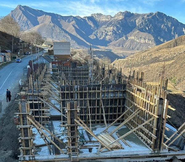 Этапы строительства  Дома культуры с.п. Джейрах: от сноса старого здания до ввода в эксплуатацию нового.