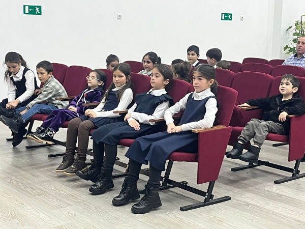 16 января 2026 года в Доме культуры с.п. Ляжги состоялась беседа с презентацией «Театральное искусство ингушского народа».

Вехи:

1908 г. — «Общество просвещения ингушского народа» (Владикавказ); К. Козлов написал пьесу «Сали».
1924 г. — спектакль «Похищение»; М. Булгаков создал «Сыновья муллы».
1927 г. — пьесы З. Мальсагова («Салихат», «Классовая борьба в ауле») и Д. Дахкильгова («Знахарка»).
1929–1930 гг. — драмкружок при пединституте; Х. Муталиев написал «Око за око — зуб за зуб».
1931 г. — победа с «Переломом» (Орцхо и Дошлуко Мальсаговы) на олимпиаде искусств.
1959 г. — ингушский народный театр (руководитель А. Боков).

Деятели:

К. Козлов — автор первой пьесы;
З. Мальсагов, Д. Дахкильгов — драматурги;
Х. Муталиев — автор и актёр;
А. Боков — режиссёр, драматург, художник, актёр.
Театры в Назрани:
Ингушский госдрамтеатр им. Идриса Базоркина;
Русский госмузыкально‑драматический театр;
Театр юного зрителя;
студия «Барт» (с 2008 г.).
Театр — хранитель культуры народа.