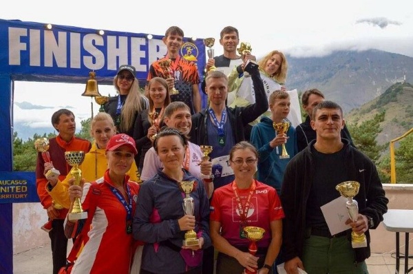 В минувшие выходные, в рамках официальных мероприятий, посвященных 100-летию Республики Ингушетия, состоялся ежегодный традиционный «Марафон Джейрах», являющийся самым сложным асфальтным марафоном России.

В 2024 году в мероприятии приняли участие спортсмены из 70 городов 34 Субъектов РФ, в том числе, спортсмены из Ингушетии. Мероприятие проходило на Республиканском курорте ЛОК “Армхи”.

Дистанции, которые преодолели спортсмены: 4, 8, 21 (классический полумарафон), и 42 км (марафон по правилам ОИ).

Итоговый протокол результатов VI «Марафон Джейрах» можно посмотреть здесь: https://t.me/djeirahmarathon/119.

Стоит отметить, что участники от Ингушетии отличились на всех дистанциях, заняв высокие позиции в итоговом протоколе.

В частности, 1 место на дистанции 4 километра занял Накастоев Магомед, а на дистанции 21 километр 2 место взял Лимаев Михаил.

Во время общей программы мероприятия также состоялся забег на Ляжгинский водопад и детский забег на 500 метров.

«Марафон Джейрах» проводился при активной поддержке Администрации Джейрахского района и лично Главы района, Комитета по туризму Республики Ингушетия и лично Главы комитета, Руководства Национального курорта “Армхи”,  Комитета государственной охраны объектов культурного наследия, сотрудников Джейрахско-Ассинского музея - заповедника и лично директора, оператора Национальной системы “Территория”, и других организаций.

Особую благодарность за всестороннюю помощь в подготовке и проведении мероприятия, организаторы выражают всем медицинским службам Джейрахского района и Республики, спасотряду МЧС, МВД, а также обычным гражданам, которые приехали поддержать мероприятие, оказывали помощь на маршруте и пунктах питания.

Уже запланирован 7-й Джейрах, который может пройти в формате всероссийского фестиваля. 

Организаторами "Марафона Джейрах" выступает АНО "Объединенные Территории Кавказа".