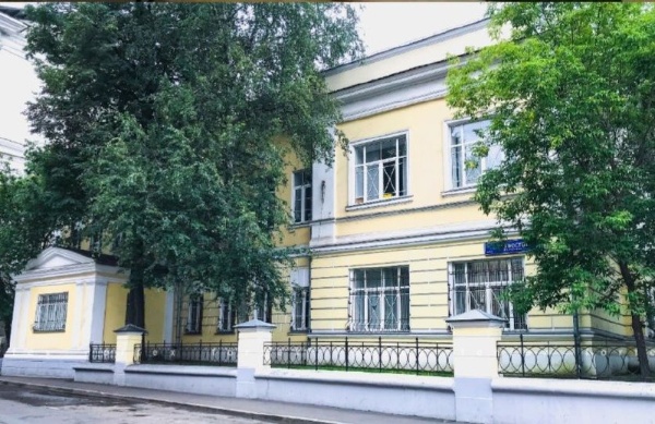 "АСМ Групп" приглашено к участию в проекте реставрации бывшего доходного дома камергера Сергея Михайловича Сухотина, построенного в 1813 году и расположенного на улице Большая Якиманка, 33 в Москве.

С 1902 по 1910 года в здании располагалась 10-я Московская мужская гимназия.

События, происходившие в семье камергера Сухотина, в том числе в этом здании, дали повод в светских кругах сопоставлять их с сюжетом романа Льва Толстого  "Анна Каренина".