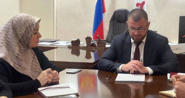 В администрации Сунжи обсудили безопасность газозаправочных станций.

Что обсуждали: состояние и контроль за всеми АГЗС на территории муниципального образования.

Итоги встречи:
Глава города Аслан Умаров поручил собрать актуальную информацию по всем АГЗС. Подчеркнута важность усиления контроля и постоянного мониторинга для обеспечения безопасности.

«Мы должны обеспечить строгий контроль за всеми газозаправочными станциями, чтобы исключить любые риски и нарушения», — отметил мэр города.