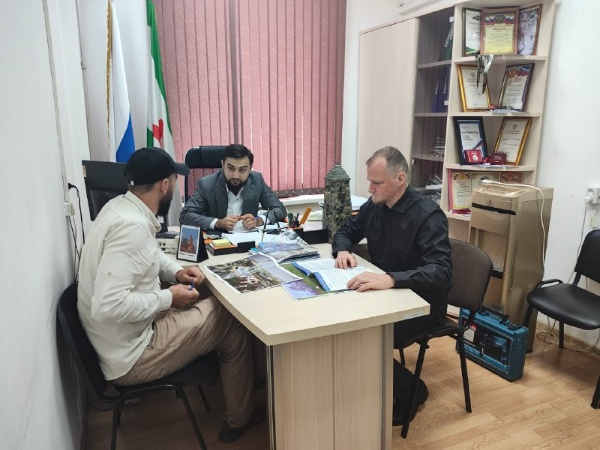 Рабочие встречи с руководством комитета по туризму Республики Ингушетия.

Обсудили и согласовали порядок разработки и установки публичных стендов с объединённой информацией комитета по туризму и Национальной системы «Территория» в Джейрахском районе Республики Ингушетия.

Согласовали вопрос интеграции информационных сред по объектам культурного наследия и объектам сервиса.

Обсудили взаимодействие в рамках подготовки и проведения совместных мероприятий.

Оценили итоги проводимых в 2024 году работ по цифровизации в сфере туризма, наметили цели на предстоящий рабочий период.