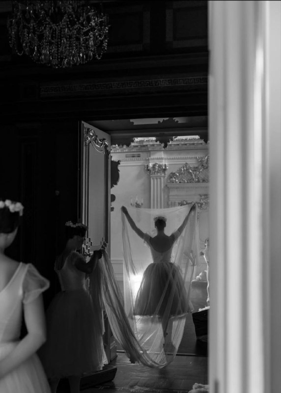 Балет играет важную роль в культурной жизни особняка Мясникова на улице Восстания, 45 в Санкт-Петербурге. В начале ХХ века здесь находился домашний театр знаменитого адвоката Карабчевского. В зале, где сегодня проходят концерты, лекции и балеты, когда-то выступала балерина с мировым именем - Матильда Кшесинская.

15 мая в особняке, отреставрированном по проекту "АСМ", пройдет лекция-концерт посвященная балету с сопровождением артистов арт-центра "Сен-Мишель".