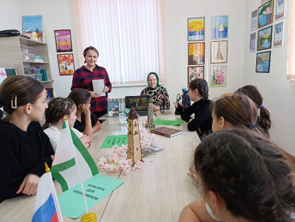 В филиале Дома культуры с.п. Долаково прошёл тематический вечер «Я рисую для души», посвящённый 65-летию со дня рождения историка, писателя и художника Нурдина Кодзоева.

Мероприятие состоялось в рамках всероссийского проекта «Культура для школьников». Его участниками стали учащиеся 5–6 классов школы с.п. Долаково, сотрудники Дома культуры и сельской библиотеки.

Ребята познакомились с биографией и творчеством Нурдина Кодзоева — российского ингушского историка, археолога, писателя и кандидата исторических наук.

Подобные встречи помогают школьникам лучше узнать выдающихся представителей культуры и истории родного края.