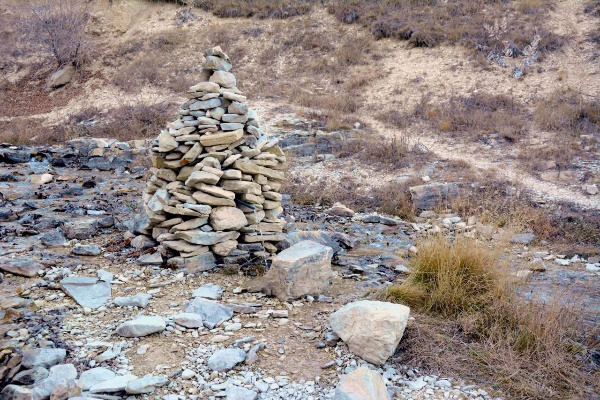 Типы объектов для маршрутов.

В систему добавлены новые типы для объектов, преимущественно расположенных на оборудованных туристических тропах:

Навигация — для обозначения столбов, табличек, меток, содержащих информацию о местоположении и направлениях движения.

Информация — присваивается информационным стендам, столбам, табличкам, если они содержат важную и полезную информацию.

Смотровая площадка — назначается местам, с которых открывается примечательный вид, часто на другие объекты, находящиеся на удалении. 

Место отдыха — для обозначения мест специально оборудованных и предназначенных для отдыха (беседки, лавки) или лагеря.

Родник — присваивается природным источникам питьевой воды.

У каждого типа есть своё графическое обозначение, уникальные параметры и алгоритмы реагирования.

Типы объектам назначаются администраторов территории при создании объекта.