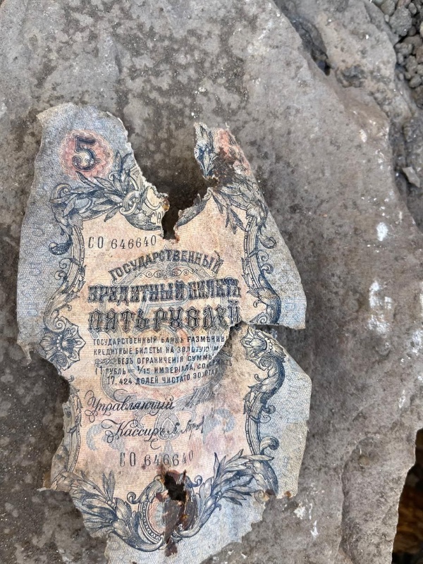 В кладке стен одной из башен комплекса "Лялах" подрядчиком Нурдином Кодзоевым была найдена пятирублевая банкнота 1909 года выпуска. Об этом он сообщил сотруднику музея-заповедника Зяудину Гуражеву, в то время как последний совершал инспекционный обход данного комплекса. 

Данная находка очень важна для изучения и воссоздания исторического облика этого объекта и в ближайшее время будет передана в Ингушский государственный музей краеведения им. Т. Мальсагова.