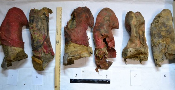 В башенном комплексе «Герите» сотрудниками Школы каменщиков-реставраторов «Наследие" при проведении раскопок, в одном из наземных солнечных могильников были найдены два древних женских головных уборов – курхарсов.   

Курхарс (курхас) – оригинальный традиционный женский головной убор ингушей. Известен на Кавказе только в Ингушетии. «Курхарсы» были атрибутом парадной, выходной одежды ингушских девушек и надевались во время праздников «и выхода в свет». Этот головной убор был очень дорогой элемент костюма, он стоил от 5 до 15 коров. Изготавливались курхарсы из красного войлока или плотного сукна и представляли собой высокие колпаки в виде конька с изогнутым вперед и раздвоенным концом «хохолком».

Найденный погребальный инвентарь представляет большой научный интерес и в последующем будет изучен и описан со всей тщательностью.