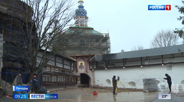 Завершаются реставрационные работы по проекту "АСМ Групп" на объекте культурного наследия "Башня Святых ворот" в Псково-Печерском монастыре.
