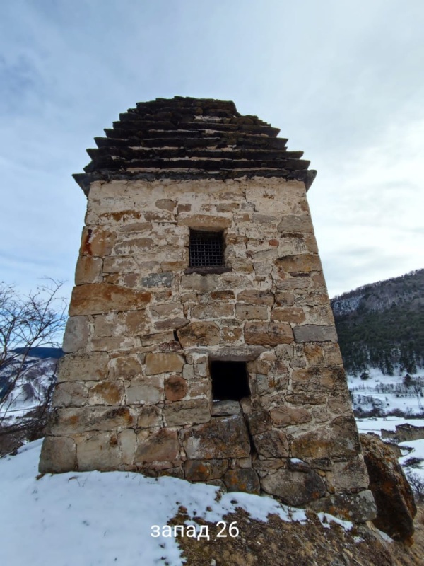 Сотрудники музея-заповедника провели мониторинг склеповых сооружений башенного комплекса «Эгикал», которые сохранили значительную часть своего первоначального объема. Эти сооружения находятся в западной части комплекса, на склоне горы.

