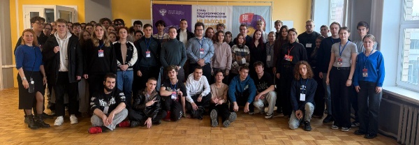 ПГУ продолжает марафон тренингов предпринимательских компетенций среди студентов по всей России.

На прошлой неделе наши тренеры посетили сразу три федеральных округа: СКФО, СЗФО и ЮФО – и провели увлекательные тренинги в четырех вузах:
Ингушский государственный университет;
Новгородский государственный университет имени Ярослава Мудрого;
Южный федеральный университет;
Ростовский государственный экономический университет. 

Под руководством опытных тренеров студенты окунулись в атмосферу интенсивной творческой работы, научившись эффективно взаимодействовать в команде, разрабатывать идеи и презентовать свои проекты перед аудиторией профессионалов. Каждый участник смог почувствовать себя частью команды создателей современного интеллектуального пространства!

Тренинги реализуются в рамках Платформы университетского технологического предпринимательства, оператором тренингов является МФТИ.