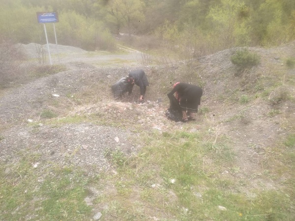 Джейрахский район стал местом воплощения благородной инициативы — акции «80 добрых дел», приуроченной ко Дню Победы. 

Во всех сельских поселениях были организованы мероприятия по поддержке нуждающихся семей с раздачей продуктовых наборов.  

Особое внимание было уделено экологическому состоянию района . 22–23 апреля состоялся масштабный субботник по очистке поймы реки Арамхи. Жители селений Джейрах, Ольгетти и Ляжги активно участвовали в уборке берегов, очищении водоемов от мусора и восстановлении природной красоты местности.

Кроме того, для учеников младших классов была устроена незабываемая праздничная программа. Инвестор Алаудин Парчиев организовал праздник в кафе Ц1ей-Лоам, собрав около восьмидесяти ребятишек. Для юных гостей подготовили вкусные угощения, веселые игры и яркие сюрпризы. 